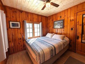 2 bedrooms, iron/ironing board, travel crib, free WiFi - 2BR 1BA Cabin #2 Riverside Point Resort (Park Rapids)