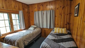 2 bedrooms, iron/ironing board, travel crib, free WiFi