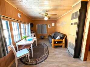 TV, bordtennis og bøker