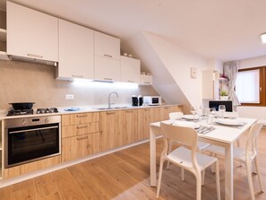 Fridge, microwave, oven, cookware/dishes/utensils