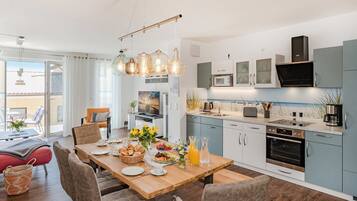 Fridge, microwave, oven, stovetop