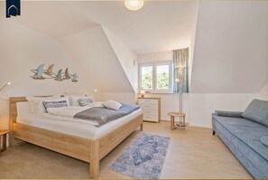 2 bedrooms, iron/ironing board, WiFi