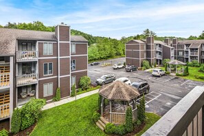 Property grounds - Lovely Condo in Downtown Blowing Rock (Blowing Rock)