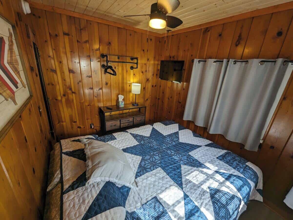 2 bedrooms, iron/ironing board, travel crib, free WiFi
