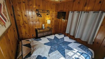 2 bedrooms, iron/ironing board, travel crib, free WiFi