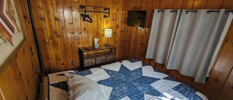 2 bedrooms, iron/ironing board, travel crib, free WiFi