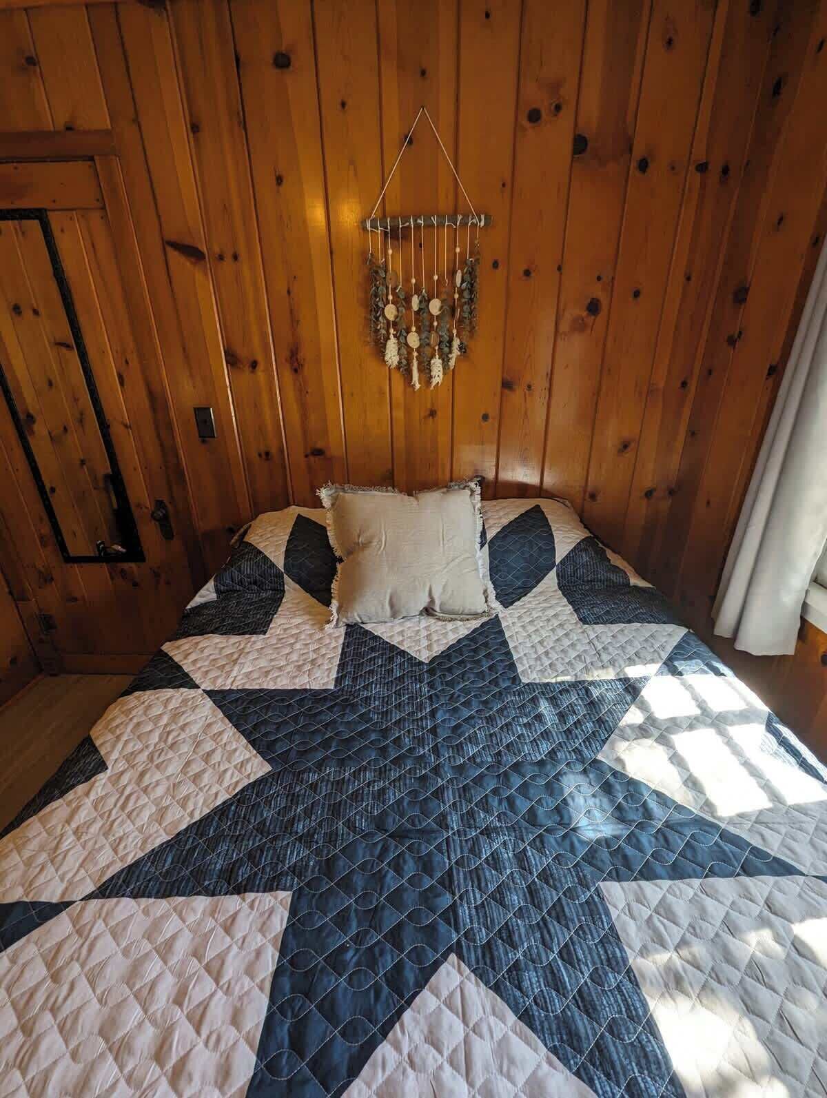 2 bedrooms, iron/ironing board, travel cot, free WiFi