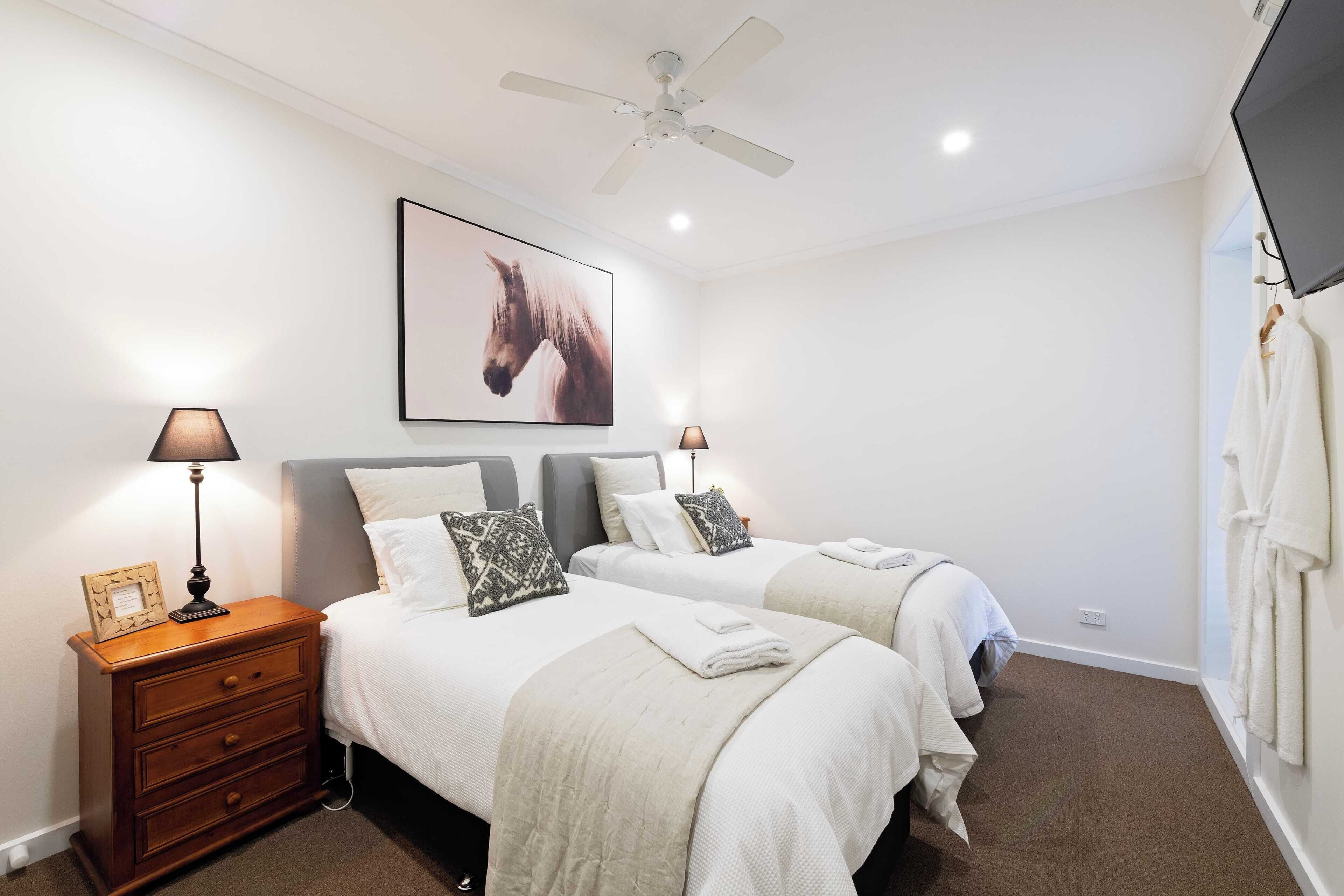 2 chambres, fer et planche à repasser, Wi-Fi, draps fournis