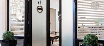 Gateway to the Adelaide Hills. Modern apartment located in Crafers. 