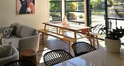 Stylish new 4bedrm Townhouse with 2 secured basement cars space+free wifi