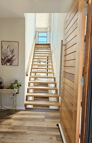 Stylish new 4bedrm Townhouse with 2 secured basement cars space+free wifi