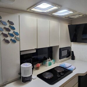 Fridge, microwave, stovetop, coffee/tea maker - Stay on Pure Pleasure. (Wilmington)