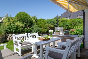 Outdoor dining - Rosen/horstweg 5 - Ferienhaus "rosen/horstweg 5" in Alt-westerland/tinnum (Sylt)