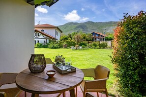 Outdoor dining - Entrenueces Apt 3 Camango (Camango)