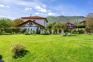 Property grounds - Entrenueces 3 - rural apartment in Camango (Ribadesella) | 4 guests (Camango)