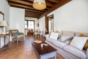 TV, fireplace - Entrenueces 3 - rural apartment in Camango (Ribadesella) | 4 guests (Camango)