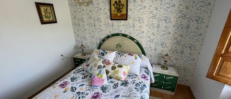 3 chambres, fer et planche à repasser