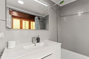 Hair dryer, towels
