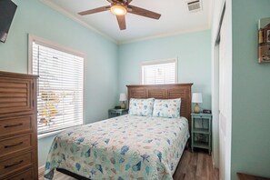 2 多间卧室、免费 WiFi、床单