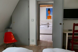 2 soverom, skrivebord, strykejern/-brett og wi-fi