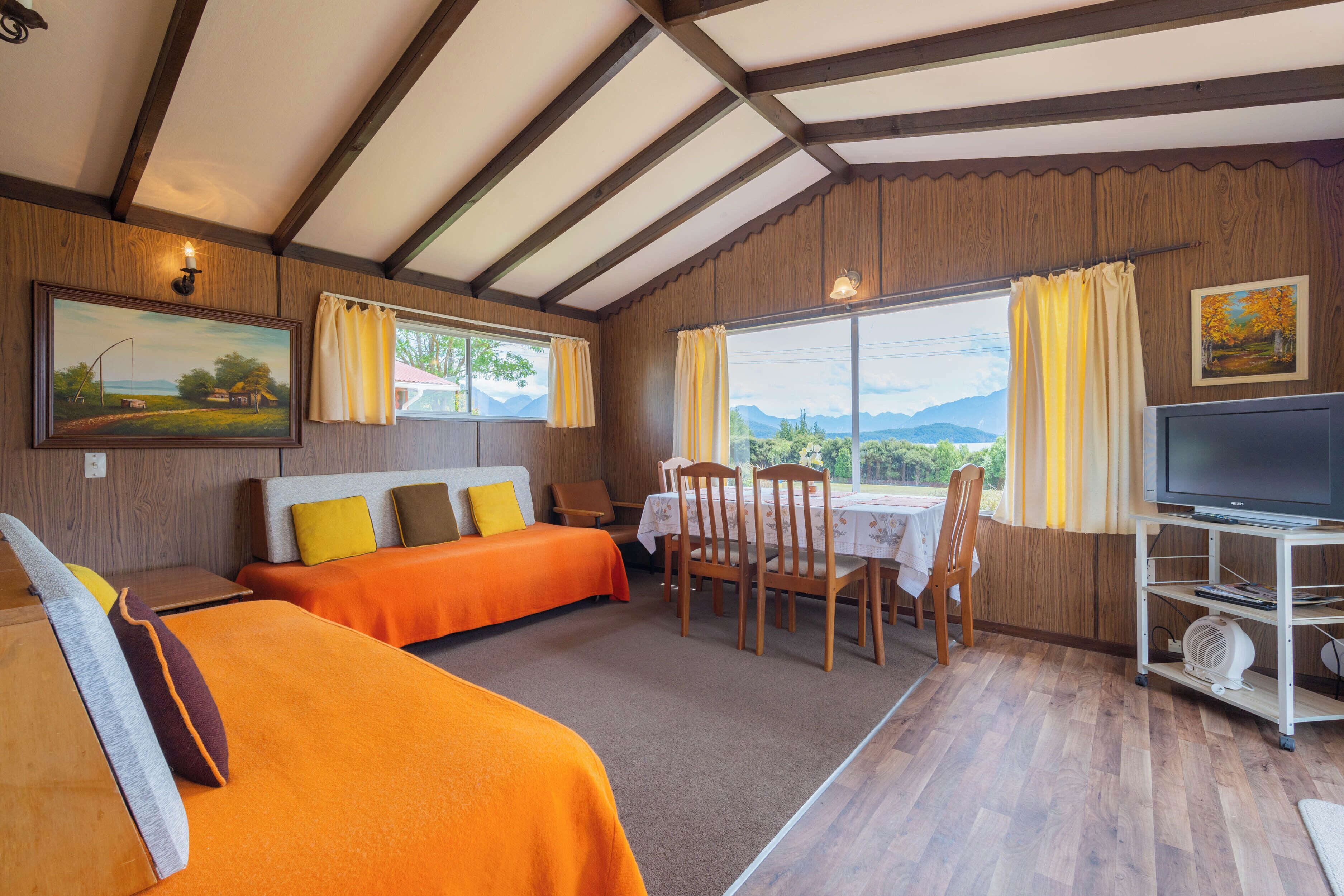 Classic Cottage, Lake View | In-room dining