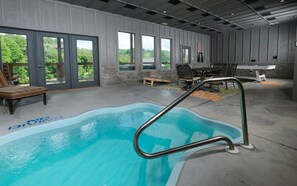 Interior - Indoor pool, mountain views, hot tub, pool table, and more! - Beary Relaxed (Sevierville)