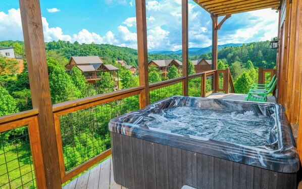 Outdoor spa tub - Indoor pool, mountain views, hot tub, pool table, and more! - Beary Relaxed (Sevierville)