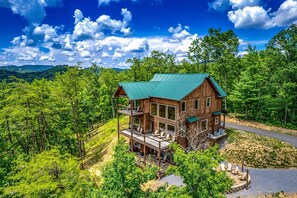 Exterior - The Refined Raccoon Retreat - Private indoor pool, firepit, game room, great views, and more! (Sevierville)