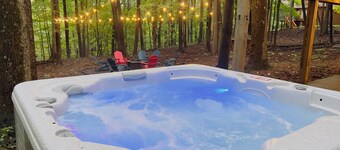 Cozy Wooded Retreat near Cacapon State Park w/Fire Pit. Pet-Friendly!