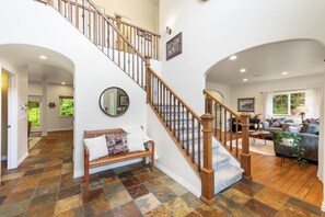 المنشأة من الداخل