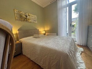 2 soverom, strykejern/-brett, reiseseng for barn og wi-fi