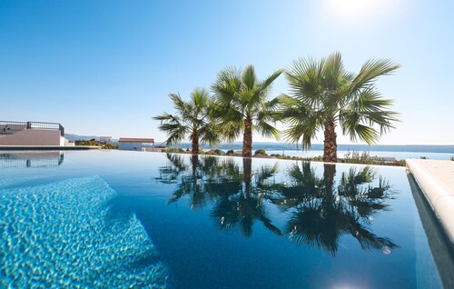 Beach front home in Maslenica