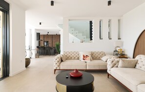 Smart TV, ping pong - 4 bedroom awesome home in Maslenica (Maslenica)