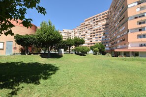 Exterior - Charming studio for rent in Roses, Costa Brava! Sleeps 3, modern amenities, pool, free Wi-Fi, close to beach. (Roses)