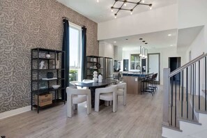 Dining - Elevate - Rooftop Patio with Fire pit- City Views (Nashville)