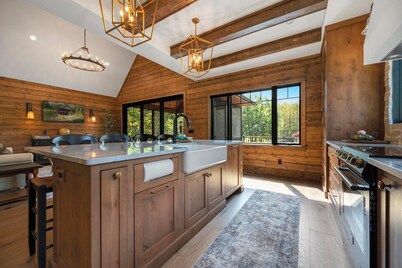 Cedar Cove Cabin, Private Beach near Galena