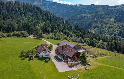 Awesome home in Aich with WiFi