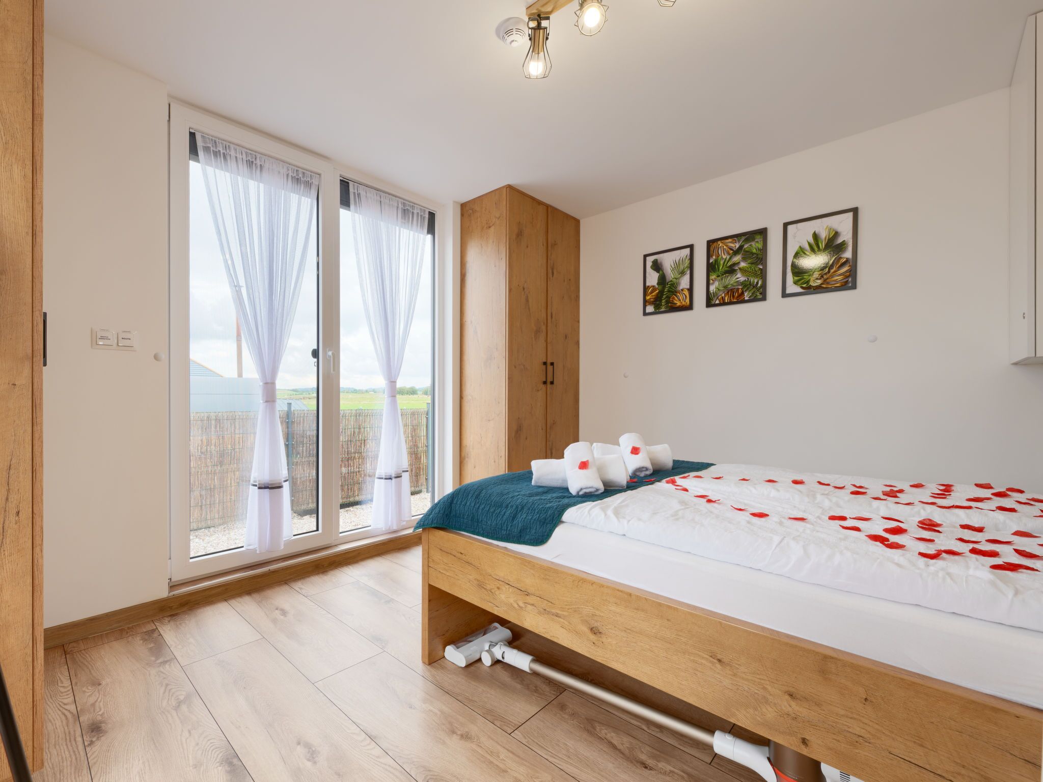 1 多间卧室、WiFi