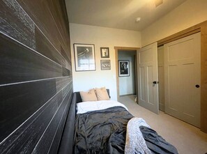 4 slaapkamers, een strijkplank/strijkijzer, wifi, beddengoed
