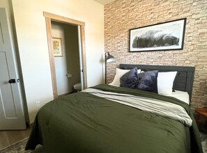 4 多间卧室、熨斗/熨衣板、WiFi、床单