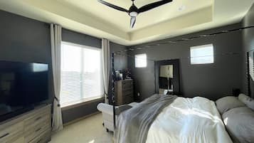 4 bedrooms, iron/ironing board, WiFi, bed sheets