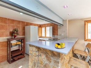 Fridge, microwave, oven, dishwasher - Vacation home Xelin by Interhome (L'Ametlla de Mar)