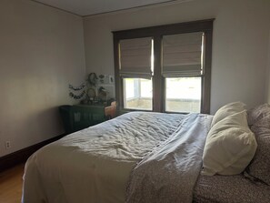 2 habitaciones, tabla de planchar con plancha, wifi y ropa de cama