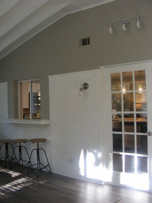 تناول الطعام بالخارج