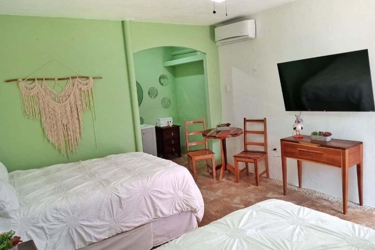 Habitación Premium, patio, vista a la alberca | 1 habitación, wifi gratis y ropa de cama