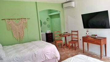 Habitación Premium, patio, vista a la alberca | Wifi gratis y ropa de cama