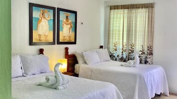Habitación Premium, patio, vistas a la piscina | Wifi gratis y ropa de cama