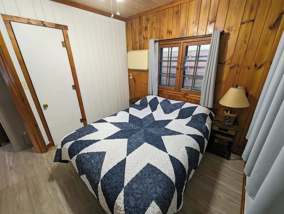 1 chambre, fer et planche à repasser, lit parapluie, Wi-Fi gratuit