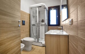 Shower, hair dryer - Gorgeous apartment in Monterosso with WiFi (Monterosso)