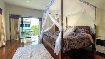 5 bedrooms, iron/ironing board, free WiFi, bed sheets